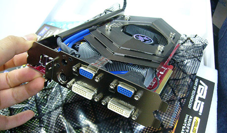 Le monstre ASUS EN7800GT Dual en photos.