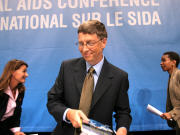  Bill Gates hué lors de Conférence mondiale sur le sida