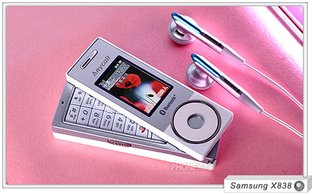  Samsung présente son hybride GSM/iPod, le X838.
