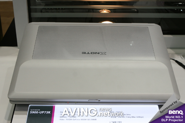 Le LG Electronics S900-UP73K, un PC portable avec écran 19 pouces