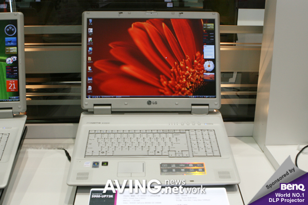  Le LG Electronics S900-UP73K, un PC portable avec écran 19 pouces