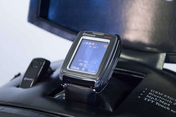 SMS Technology M500, le mobile-montre qui fait lecteur MP3. 